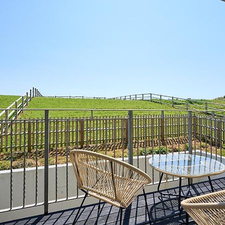 Spacious 1 Bed Apt - Stunning Views & Private Parking - 5 Mins To Beach - Dog Friendly - Close To Ventnor, Shanklin & Sandown - Ideal For Friends, Families & Business Travellers - Sleeps Up To 4 Guests - Managed By "Greenstay Serviced Accommodation" Bonchurch Exterior foto