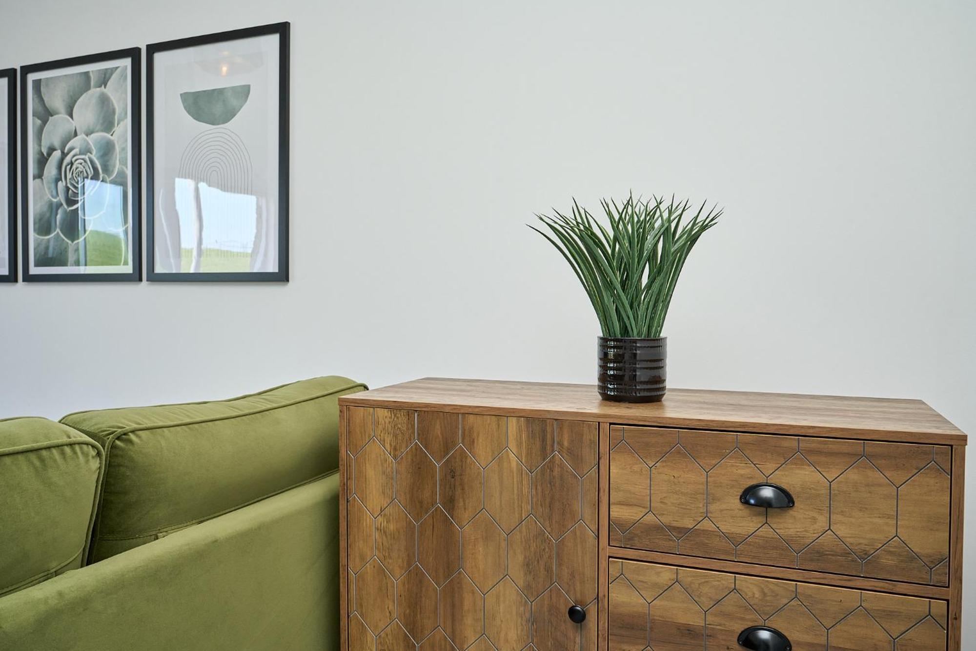 Spacious 1 Bed Apt - Stunning Views & Private Parking - 5 Mins To Beach - Dog Friendly - Close To Ventnor, Shanklin & Sandown - Ideal For Friends, Families & Business Travellers - Sleeps Up To 4 Guests - Managed By "Greenstay Serviced Accommodation" Bonchurch Exterior foto